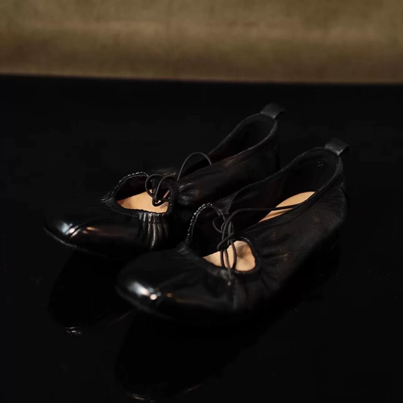 Wrinkled Strappy Ballet Flats Round Toe Low Heel Mary Jane Flat Shoes foto 4