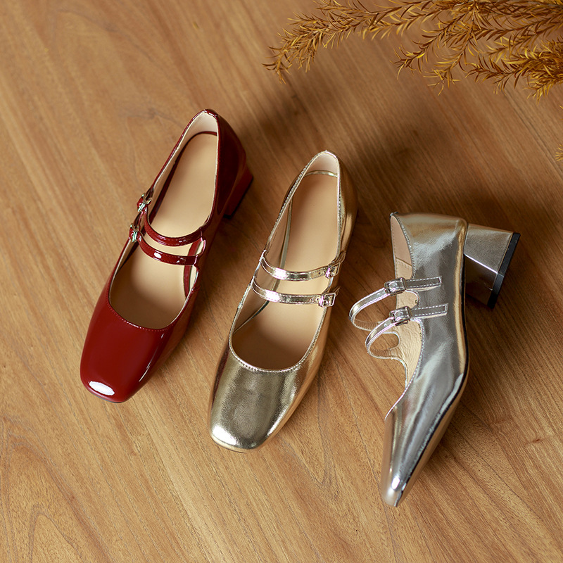 Womens Red Low-heeled Peep-toe Pumps foto 3