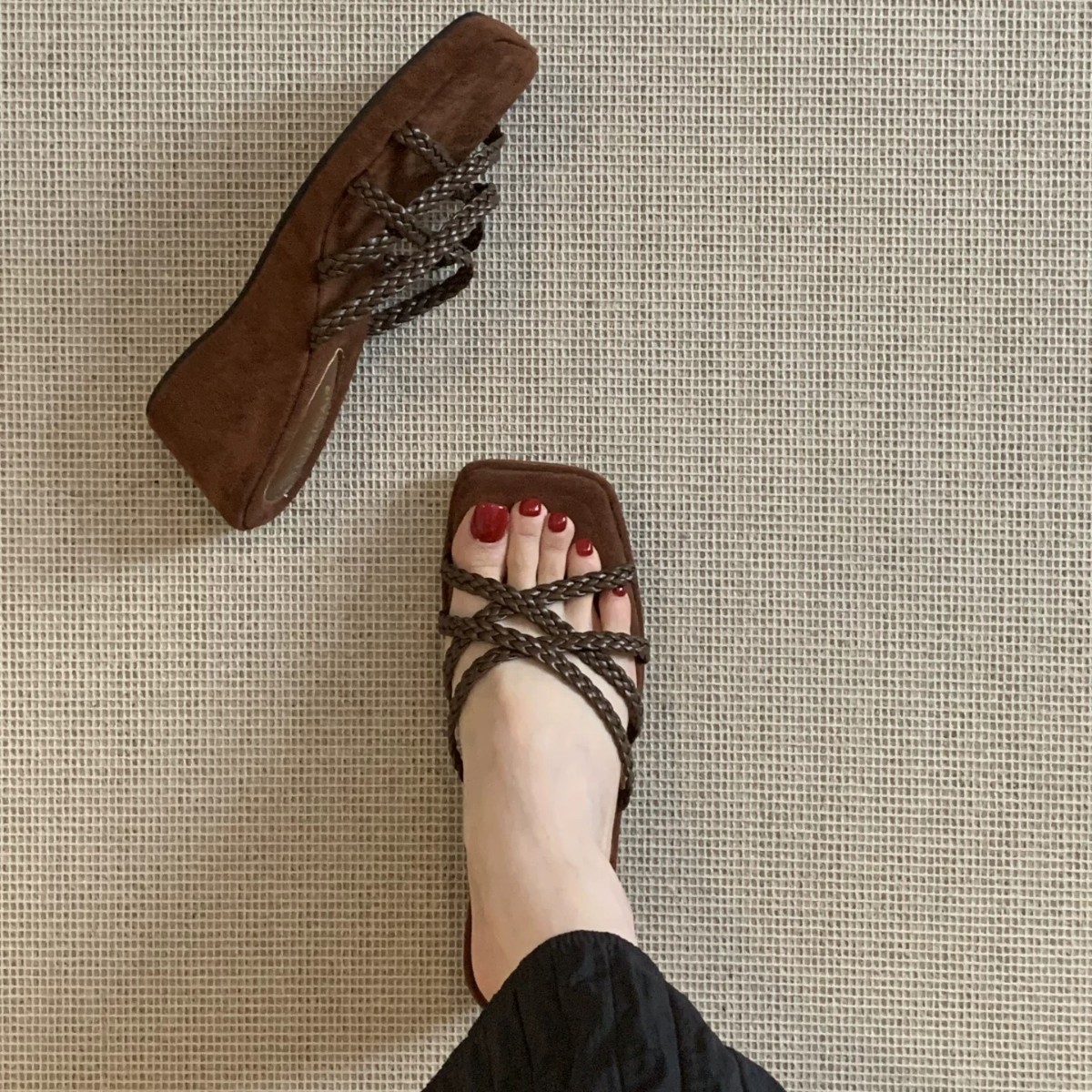 Wedge-heeled Platform Woven Open-toe Sandals foto 3