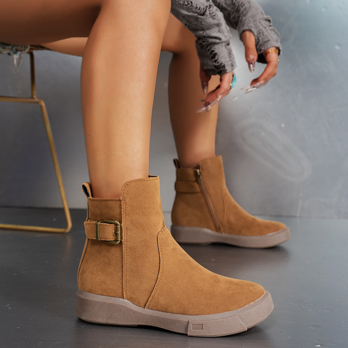 Womens Short Flat-heeled Round-toe Boots With A Side Zipper foto 4