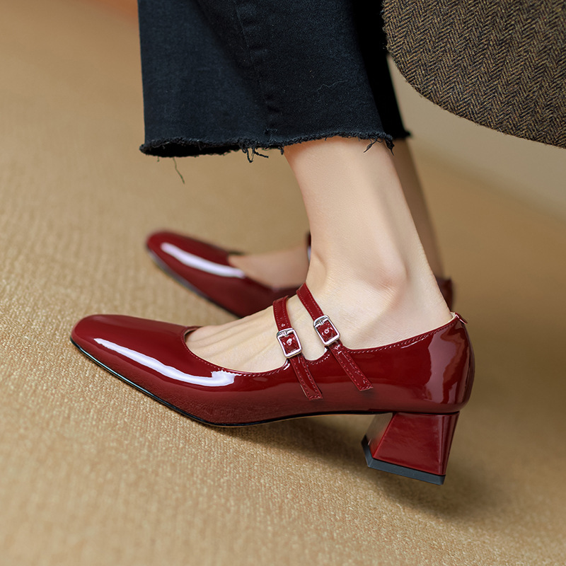 Womens Red Low-heeled Peep-toe Pumps foto 5