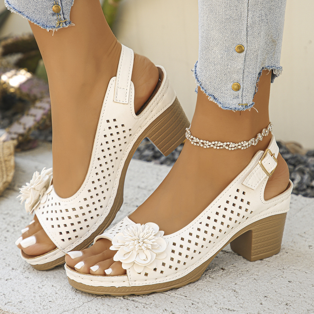 Plus Size Flower Casual Buckle Solid Color High Heel Sandals foto 4