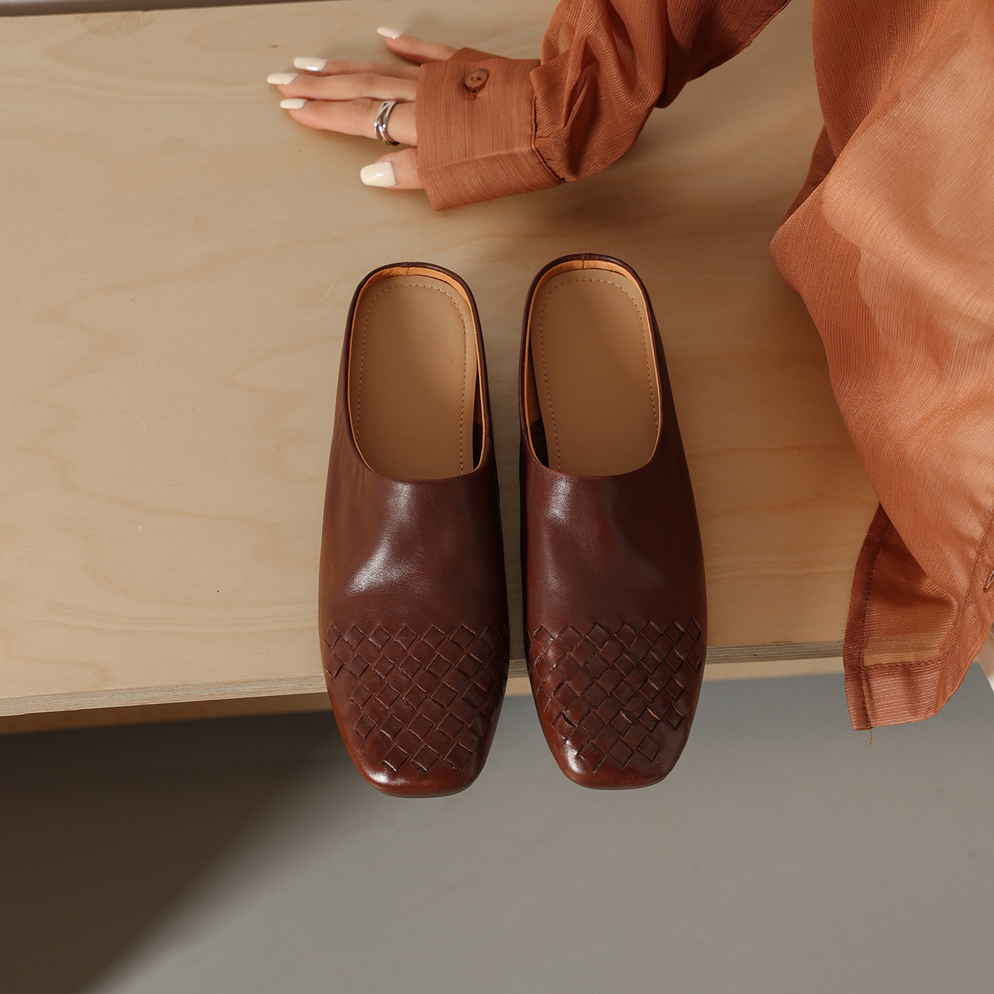 Women's Hand-Woven Washed Full Grain Leather Mules, Square Toe Slip-On Backless Loafers foto 2