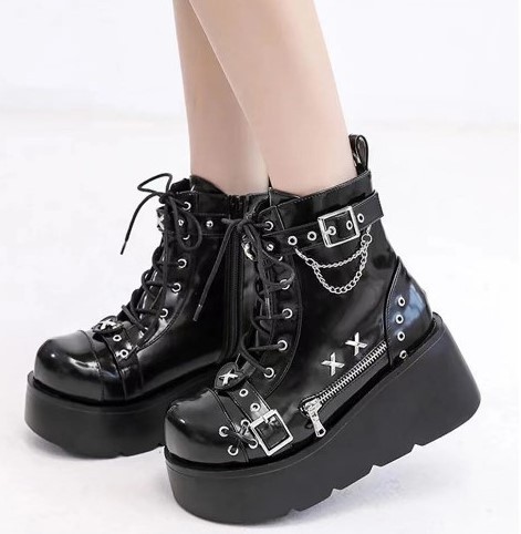 Stylish And Super-cool Chunky Round-toe Dr Martens Boots Designed Specifically For Women foto 4
