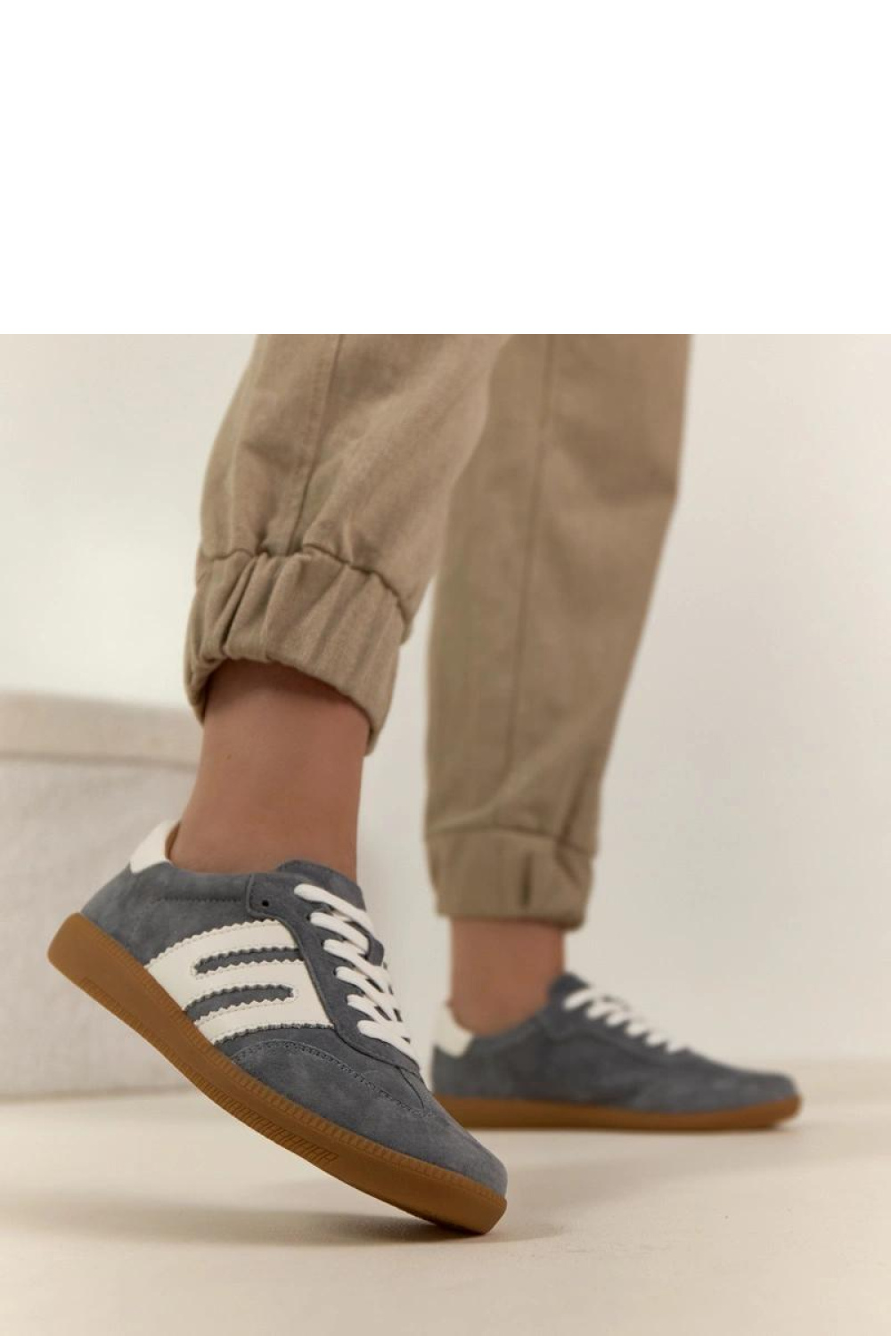 Sportschoenen op een platform Solea foto 3