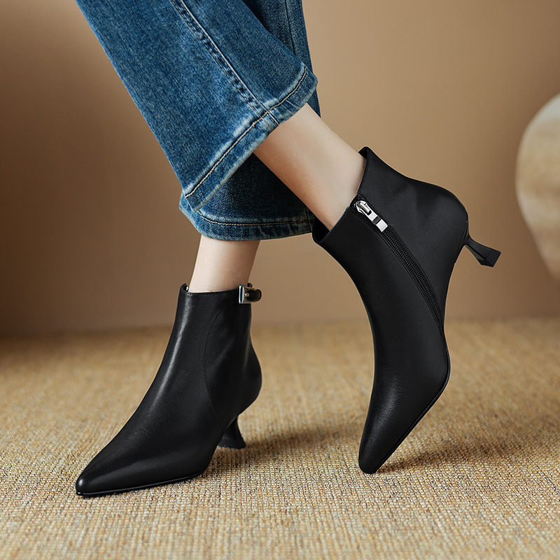 Womens Stylish Leather Pointed-Toe High-Heel Ankle Boots With Buckle Strap And Side Zipper foto 4