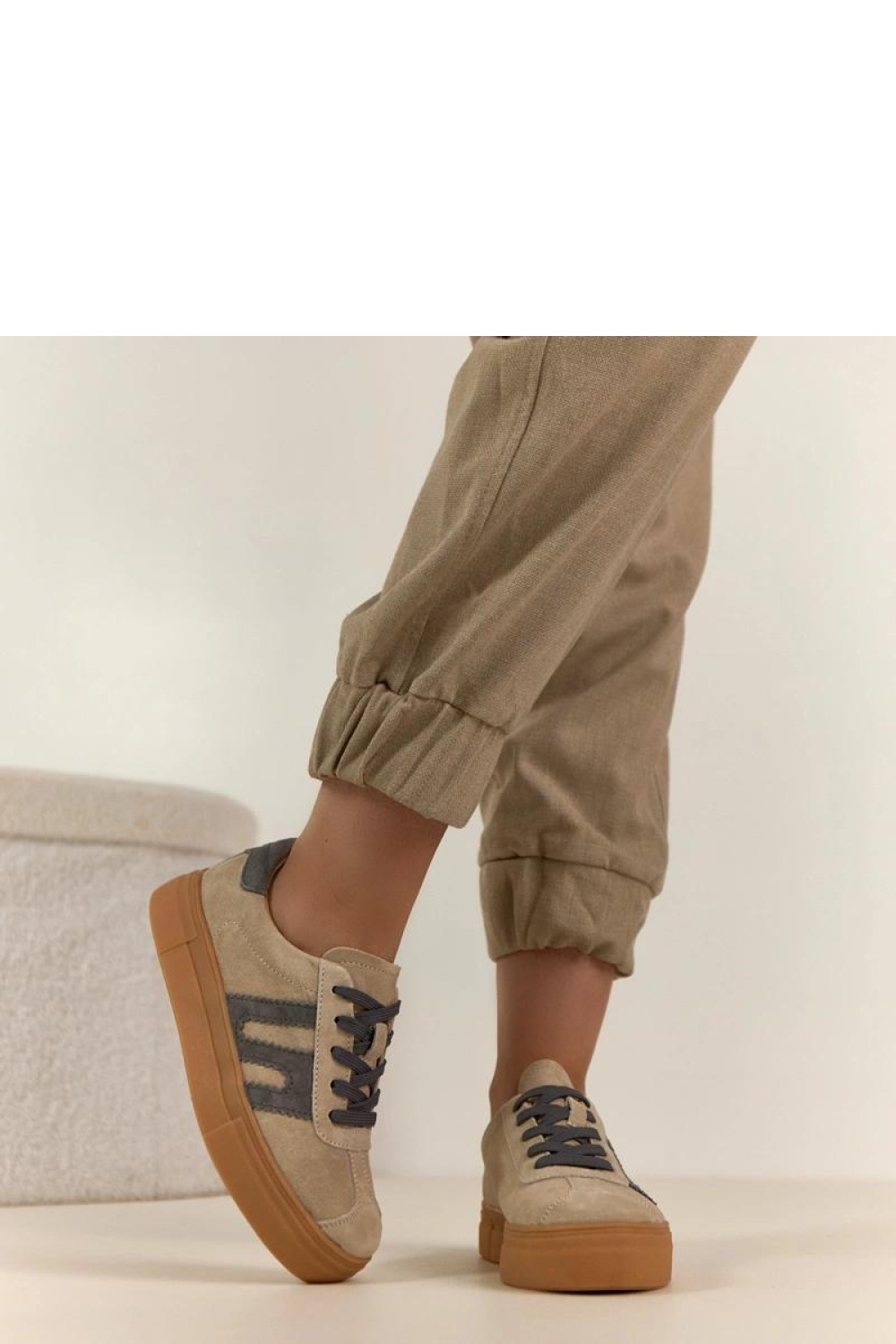 Sportschoenen op een platform Solea foto 2