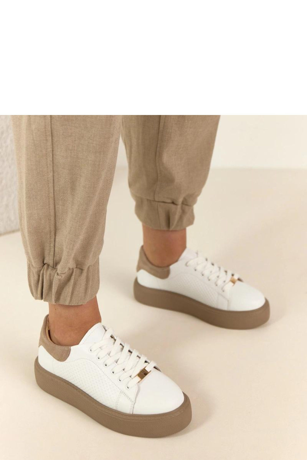 Sportschoenen op een platform Solea foto 3