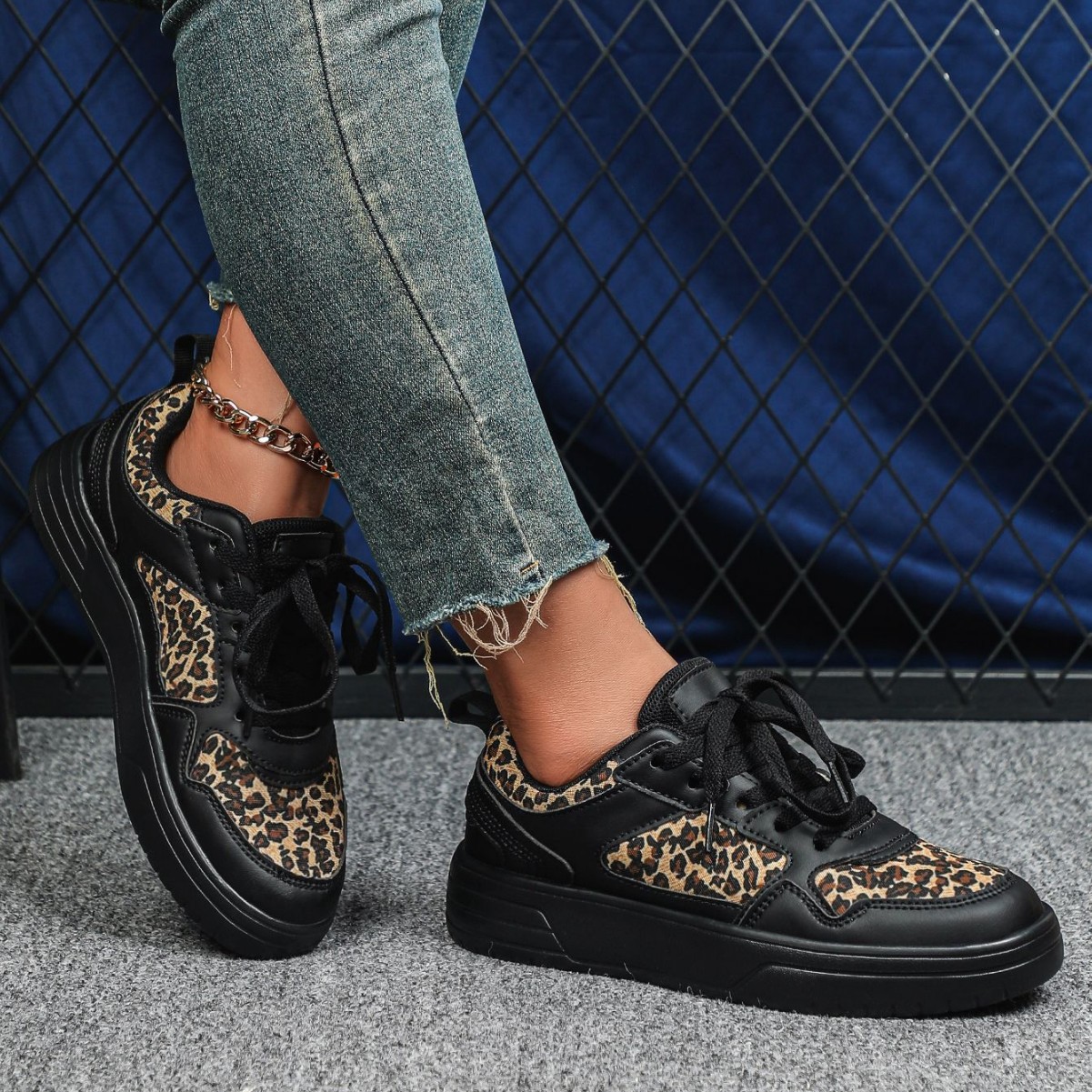 Stylish Outdoor Shoes With A Personalized Leopard Print foto 3