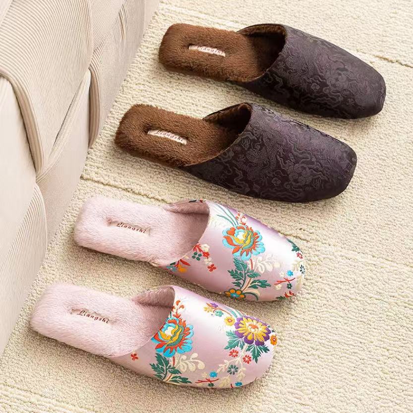 Women's Embroidered Floral Ox-Tendon Sole Plush Slippers foto 3