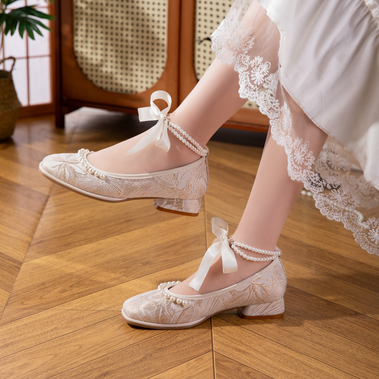 2026 New Jacquard Mary Jane Low Heel Women's Shoes - Pearl Ribbon Bow Square Toe Flared Single Shoes - Soft And Versatile Wedding Shoes foto 4
