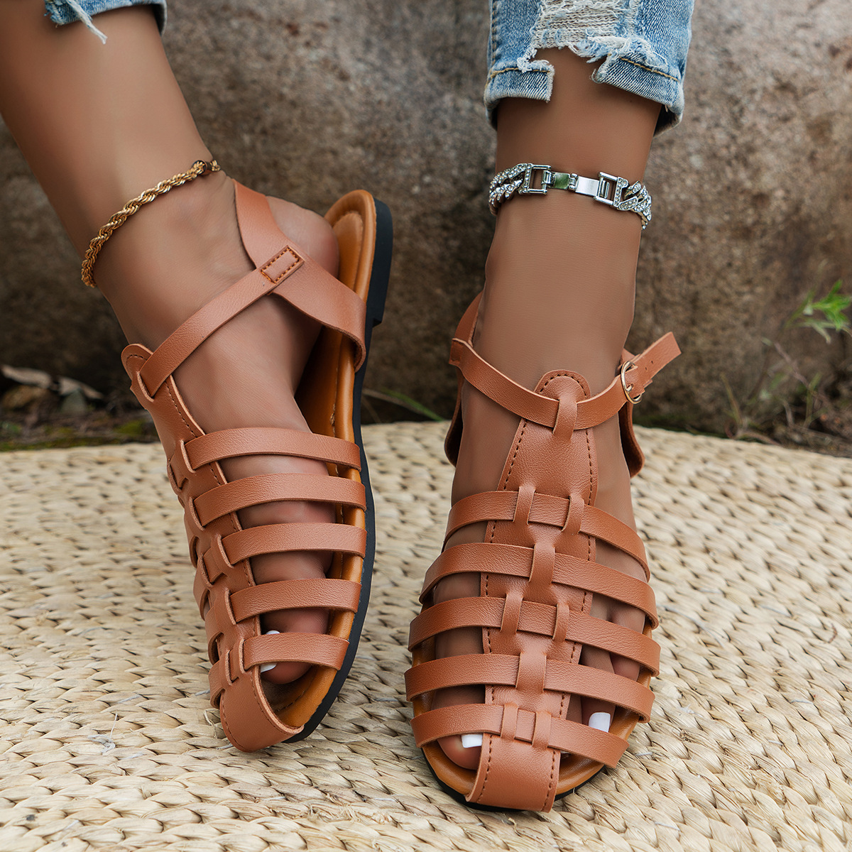 Women's Flat-Heeled Buckled Closed-Toe Roman Sandals foto 2
