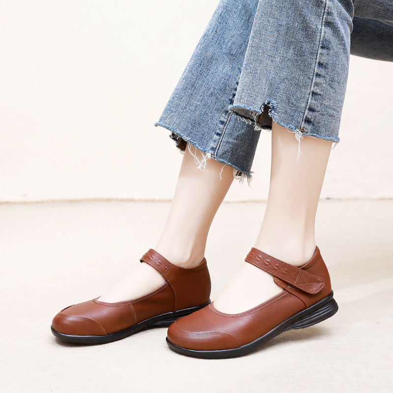 Genuine Leather Single-Strap Velcro Closure Plus-Size Round-Toe Flat Shoes foto 2