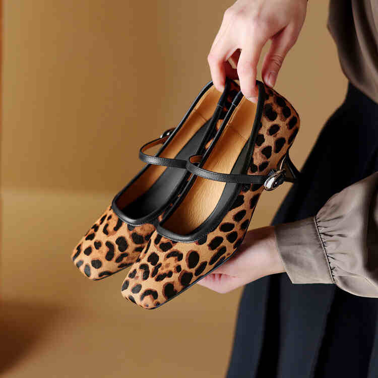 Women's Square Toe Stiletto Heel Ankle-strap Shoes Fashionable Retro High Heels foto 3
