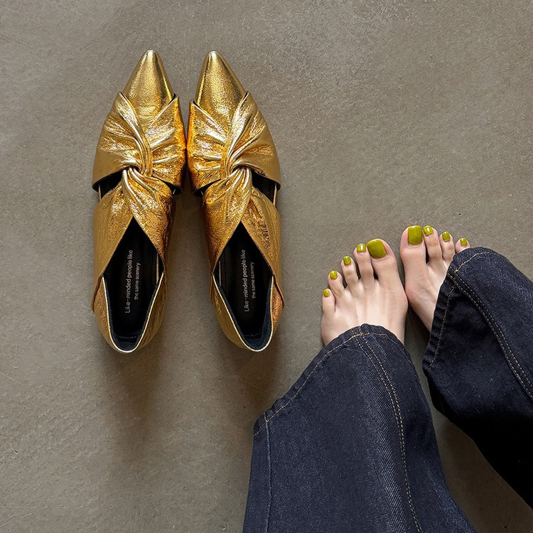 Womens Hidden-Heel Deep-V Shallow Shoes With Pointed Toe Cross-Strap Cutout Design foto 2