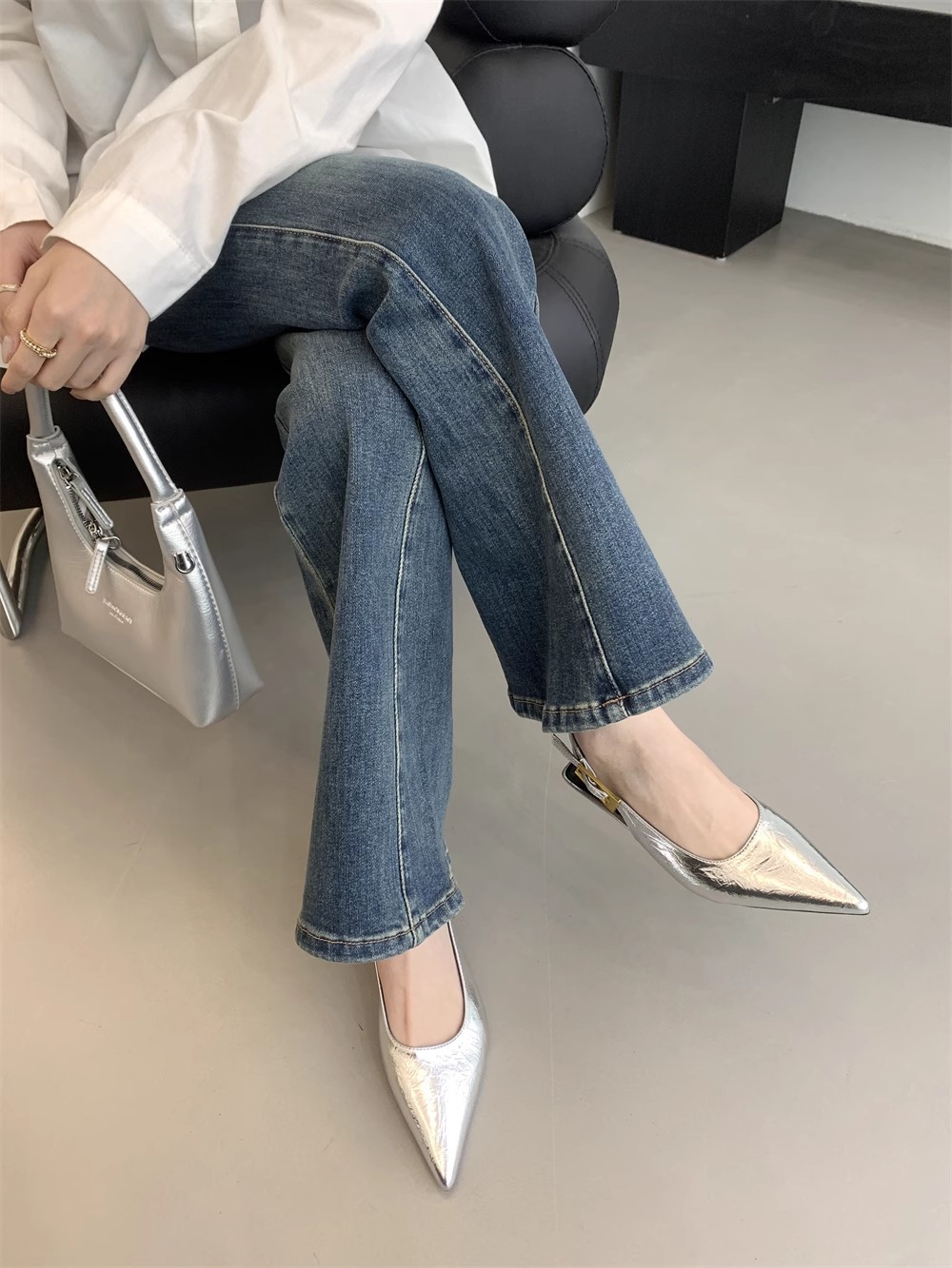 Thin Low Heel Strap Pointed Leather Shoes foto 3