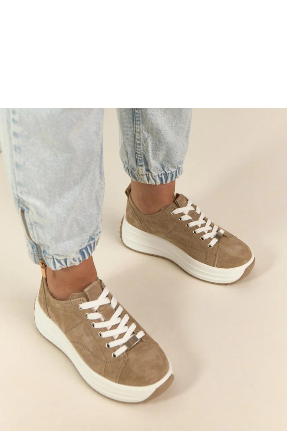 Sportschoenen op een platform Solea foto 4