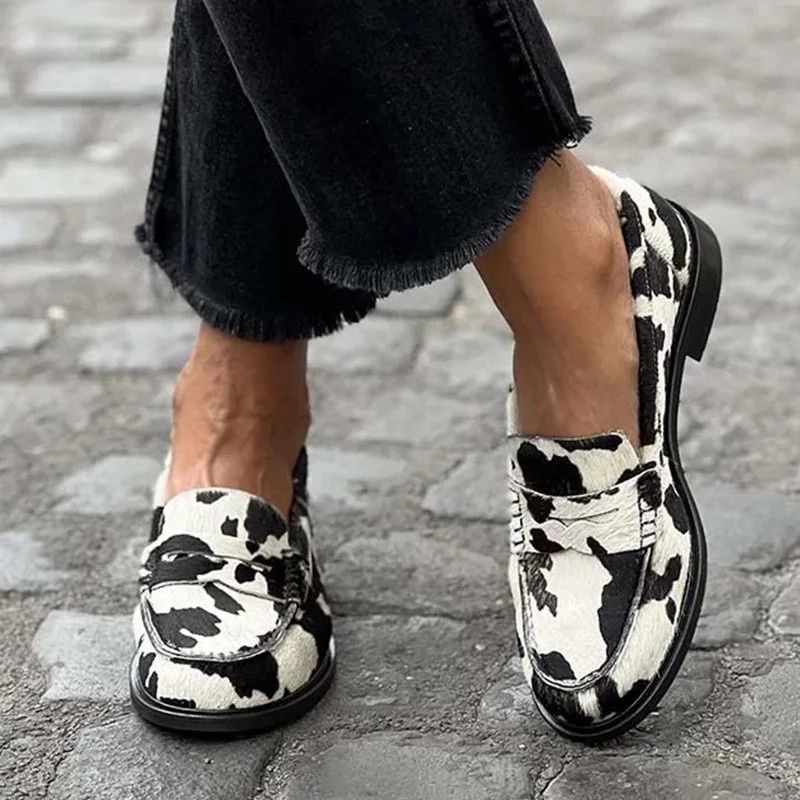 Women's Spring And Autumn Round Toe Shallow Mouth Cows Pattern Plus Size Casual Pumps foto 4
