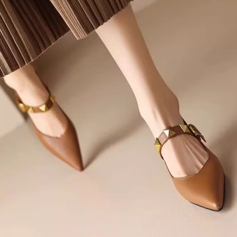 Pointed-toe Stiletto Heels With Studs foto 2