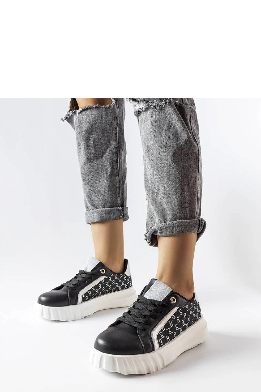 Sportschoenen op een platform Solea