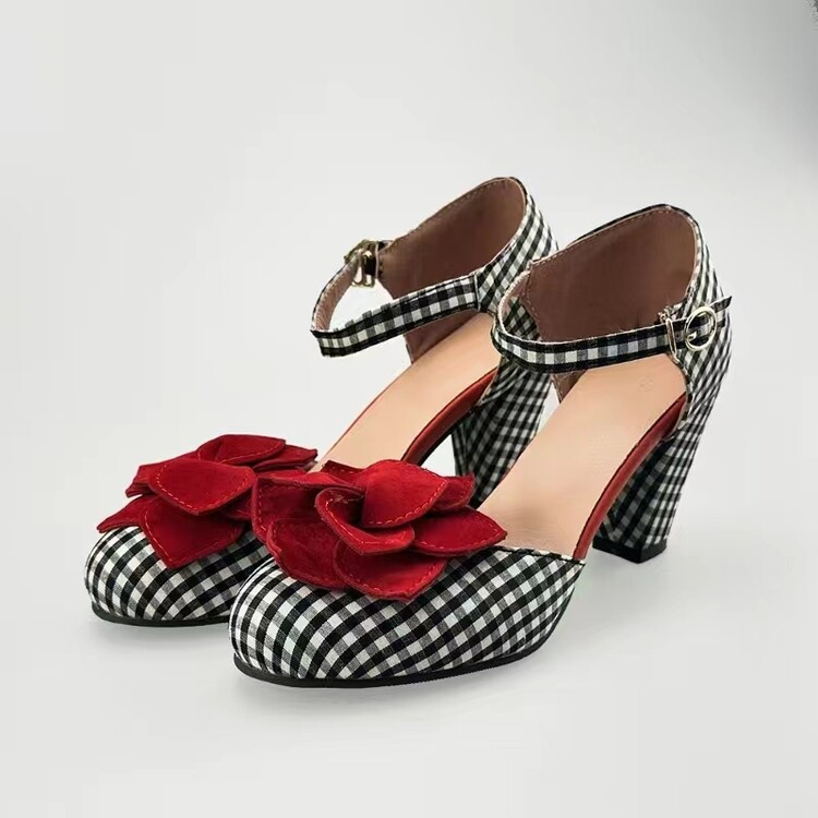 Red Camellia Lattice Hollow Sandals With A Round Toe And A Single Strap Buckle
