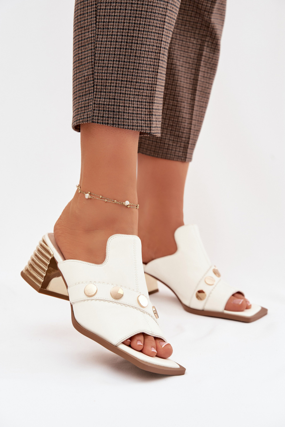 Hakken slippers Step in style