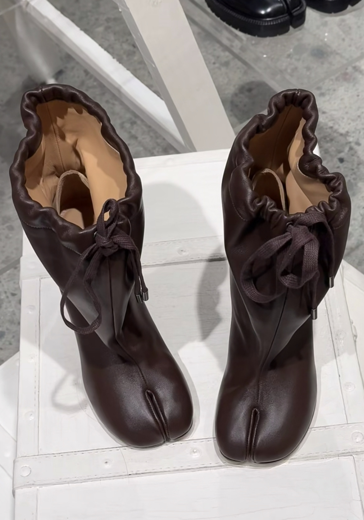 Wide-shaft Lace-up Split-toe Womens Leather Shoes foto 3