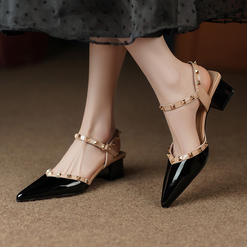 Fashion Pointed Rivets Middle Heel Back Empty Shoes foto 5