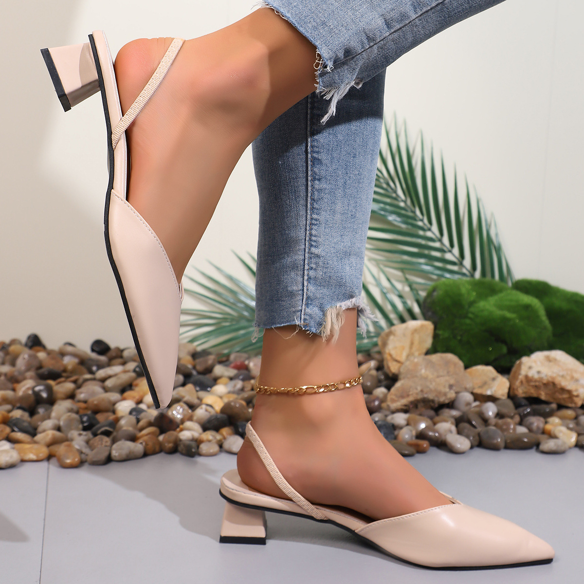 Fashionable New Style Low-Heel Square-Heel Womens Sandals And Slippers foto 5