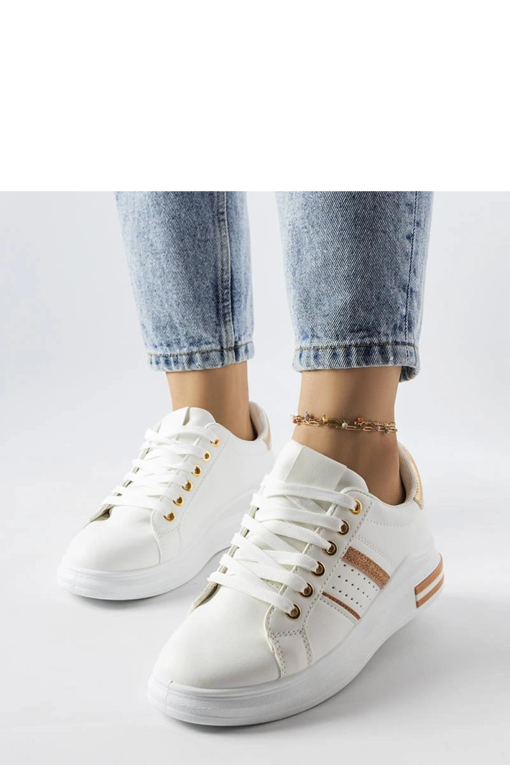 Sportschoenen op een platform Solea