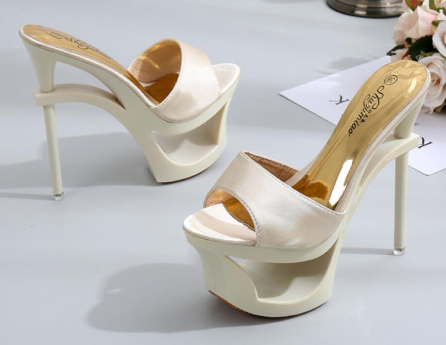 Womens Satin-Trimmed Diamond-Embellished Chiffon Floral Heels foto 2