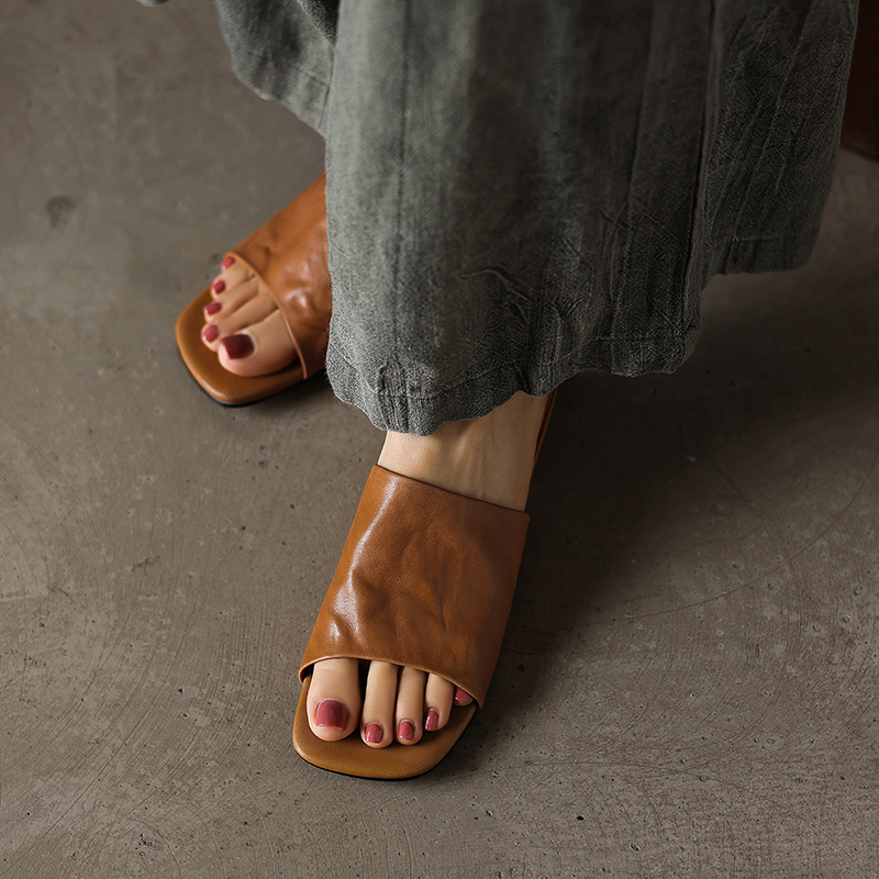 Luxury Dyed Full Grain Leather Closed Back Sandals, Full Grain Cowhide Insole, Low Block Heel Non Slip TPR Outsole Casual Summer Footwear foto 2