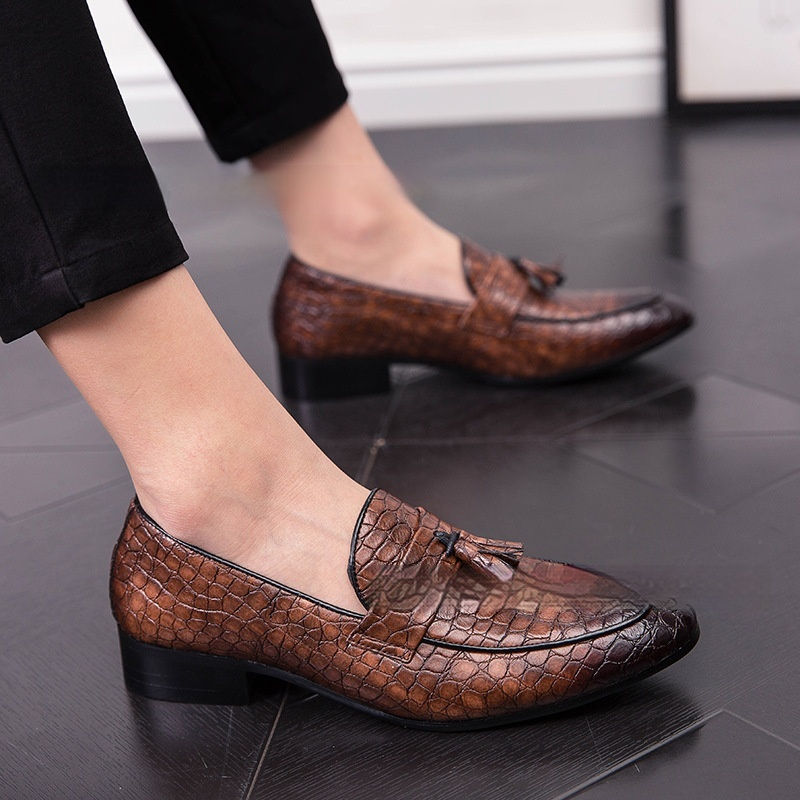 Mens Stylish Breathable Leather Pointed-toe Tassel Shoes foto 3