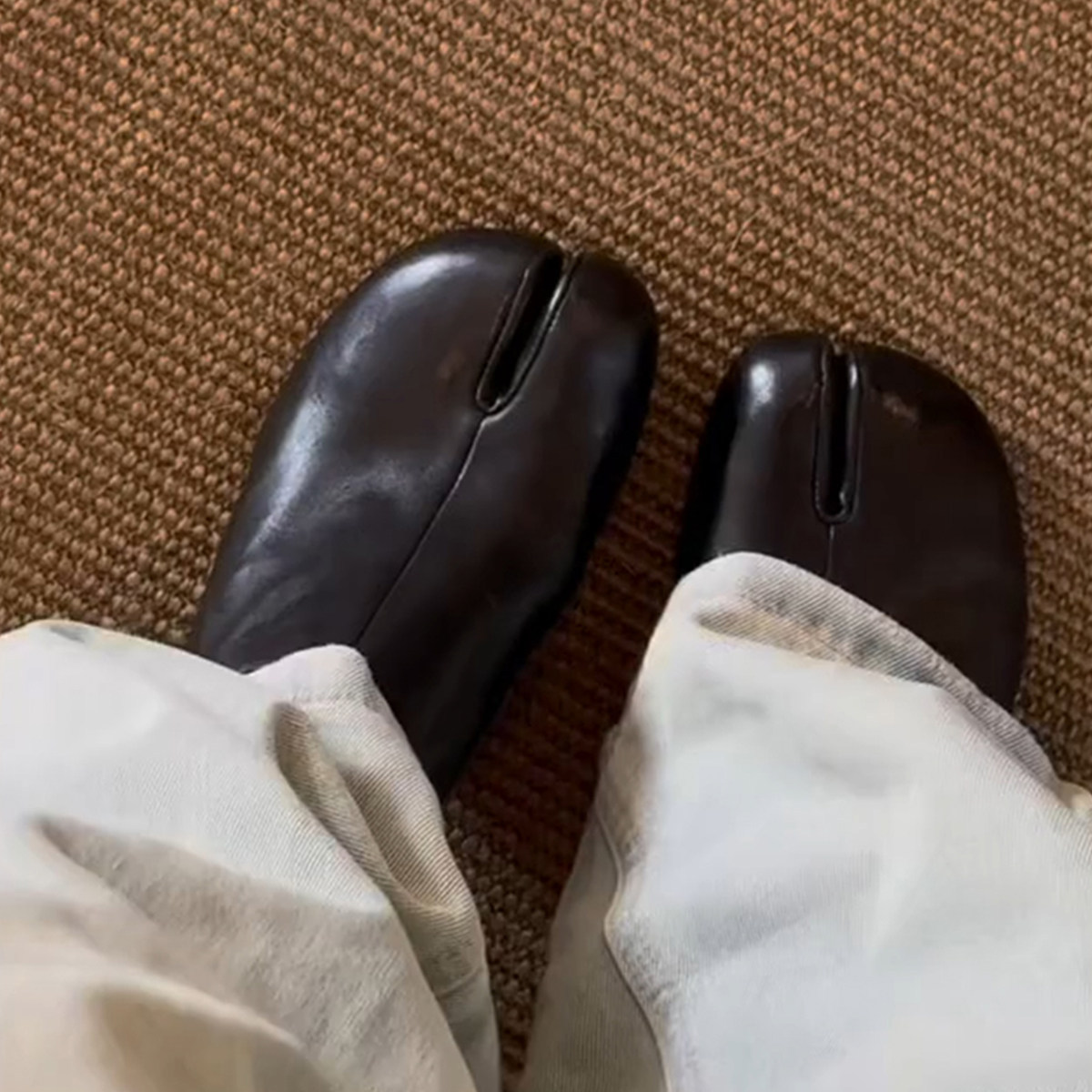 Non-fatiguing Niche Toe-separated Fashion Sandals