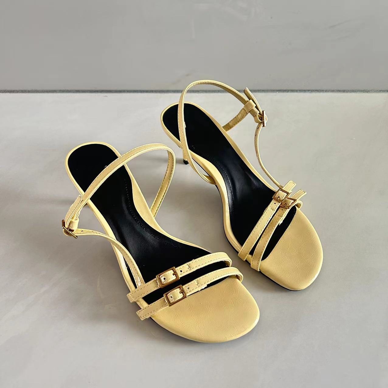 Summer New Women's Shoes Yellow Word Fashion Buckle High Heels foto 4
