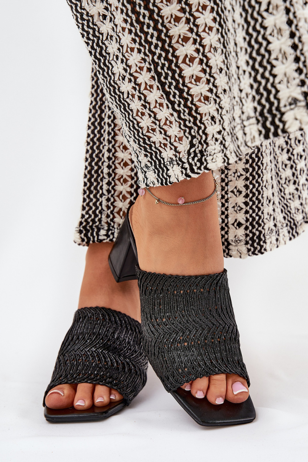 Hakken slippers Step in style