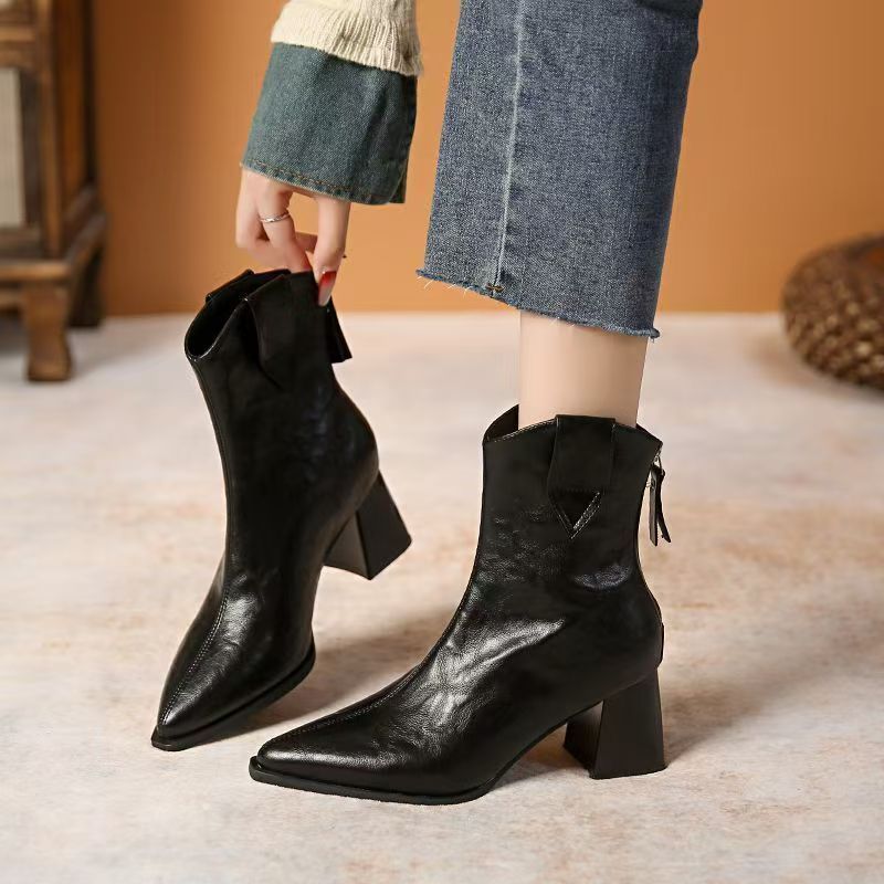 Retro Pointed-toe Trendy And Cool All-season Ankle Boots That Pair Effortlessly With Any Look foto 2