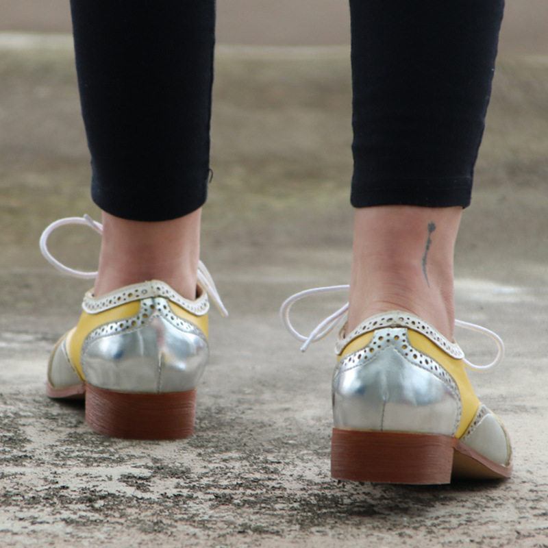 Womens Fashionable Low-block-heeled Pumps With A Round Toe And Front Lacing foto 3