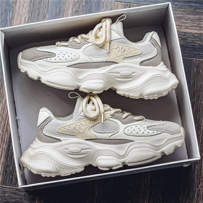 Chunky Soled Dad Sneakers With A Mesh Upper For A Casual Sporty Look foto 4