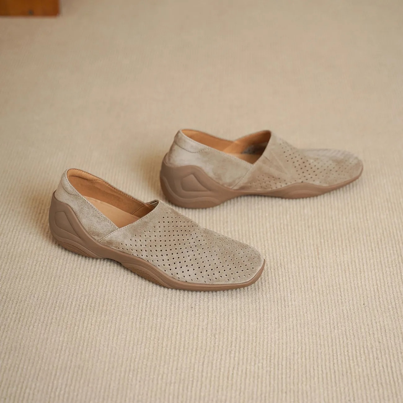 Square-toe Hollowed-out Inner Wedge Heel Soft Sole Comfortable Retro Single Shoes foto 5