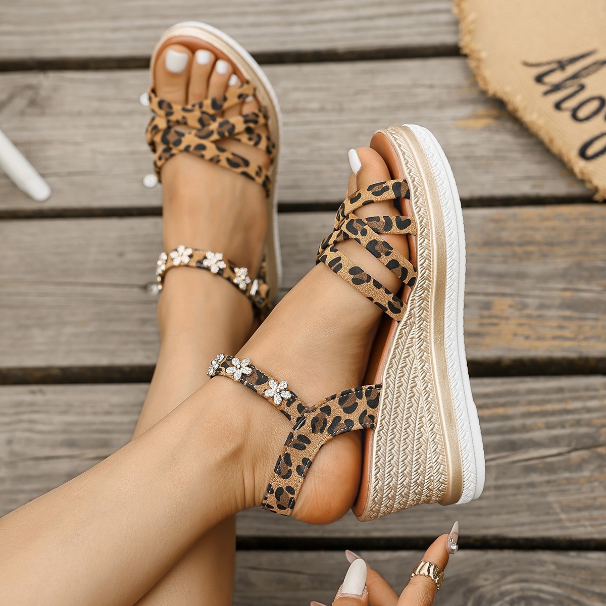 Suede Platform Ankle Buckle Open Toe Sandals For Women foto 2