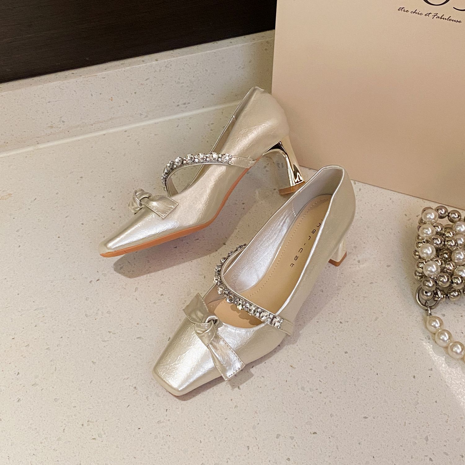 French-style Pointed-toe Mary Jane Shoes With Rhinestones Low-cut Design foto 4