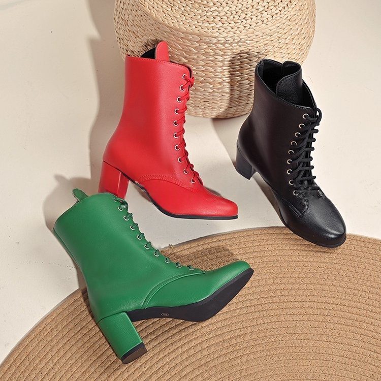 Womens Fashionable Block-heeled Lace-up Boots In Large Sizes foto 5