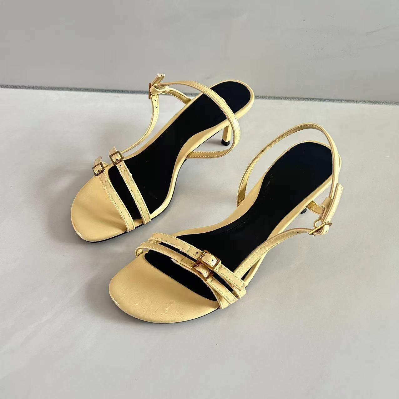 Summer New Women's Shoes Yellow Word Fashion Buckle High Heels foto 2