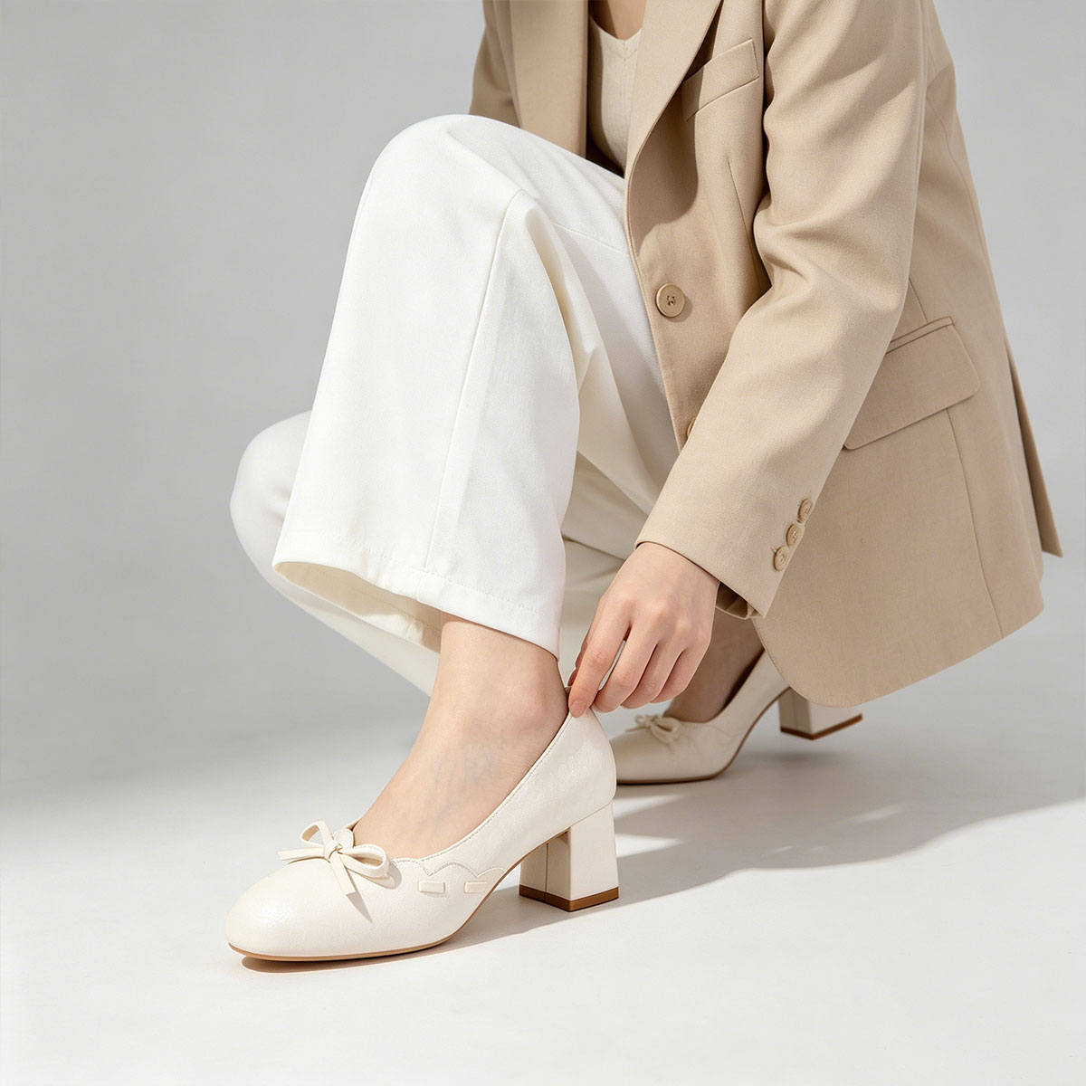 Gentle Satin Bow Block Heel Pumps, Ivory Jacquard Slip-On Shoes For Work & Parties foto 5