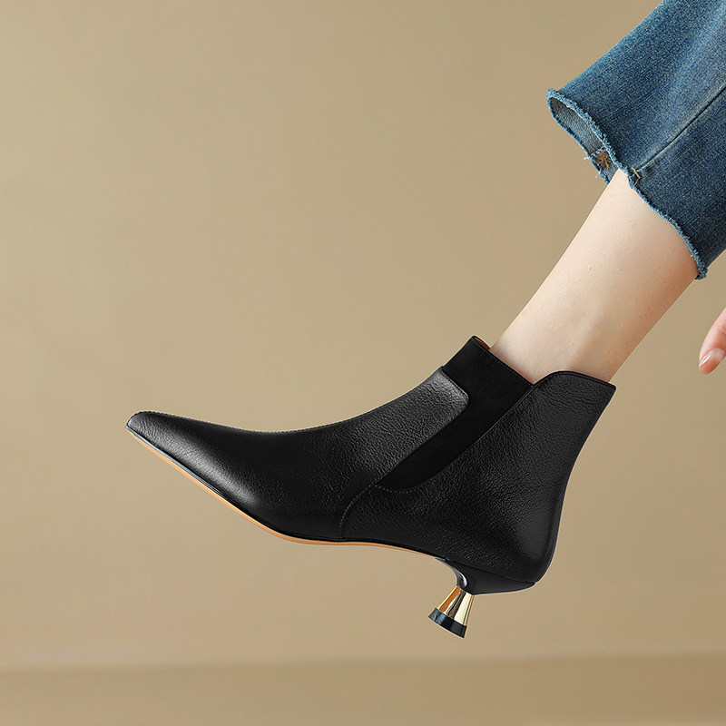 Genuine Leather Pointed-toe Kitten Heel Ankle Boots With A Sleek Mid-heel Design foto 2
