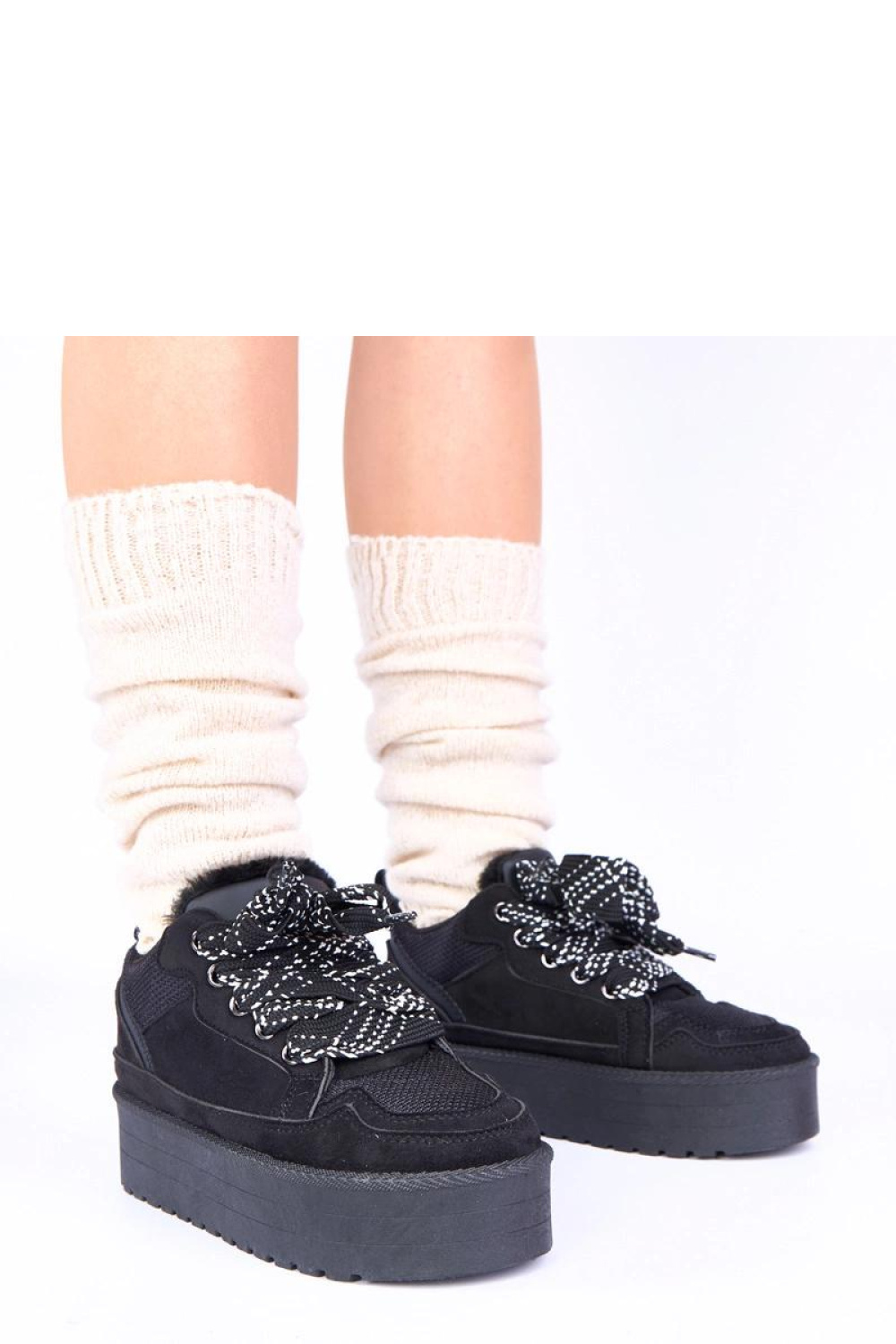 Sportschoenen op een platform Solea