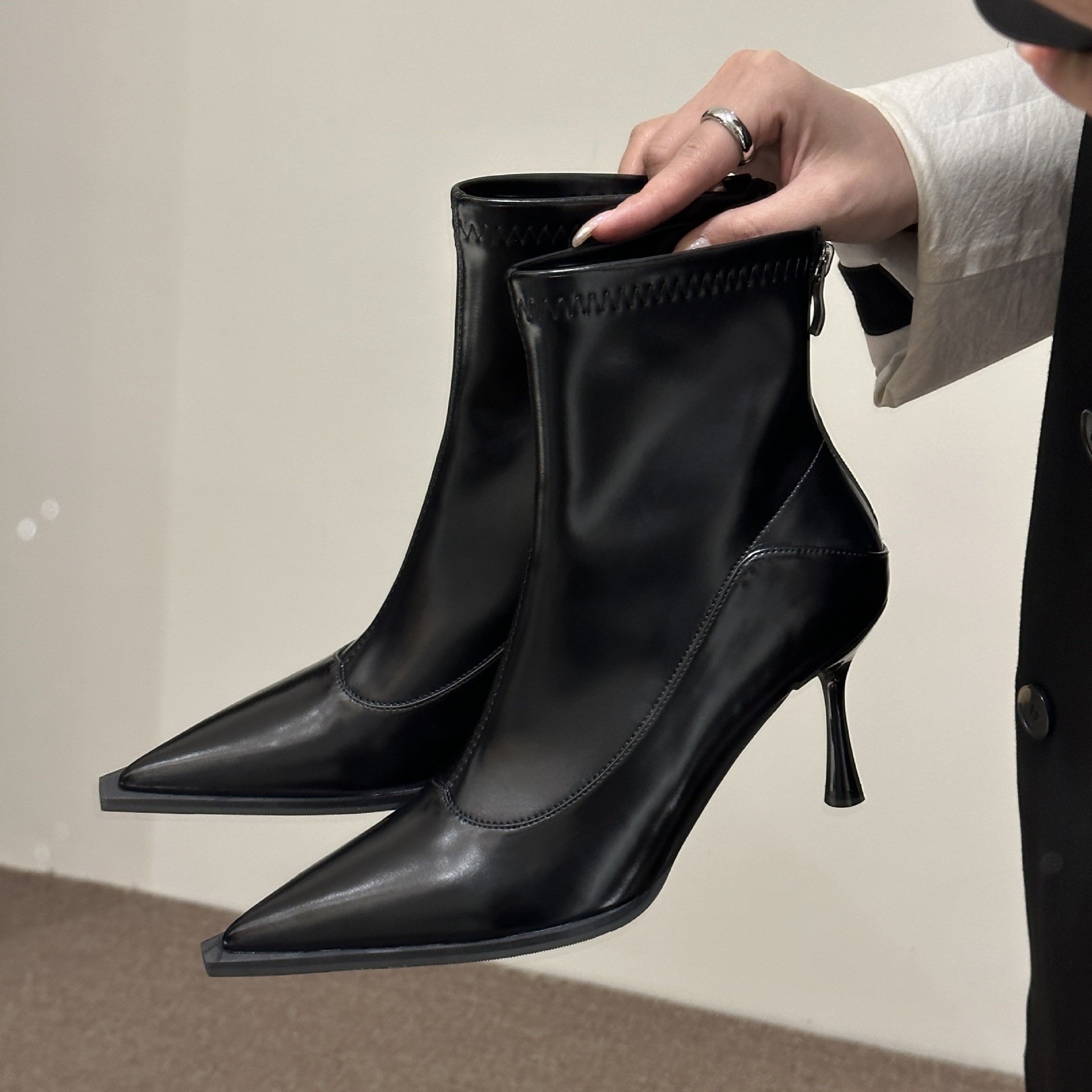 Stiletto-heeled Pointed-toe Chic Soft-leather Ankle Boots With A Back Zipper Korean-style And Versatile foto 2