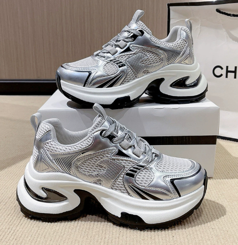 Platform Breathable Sneakers Designed Specifically For Petite Frames foto 2