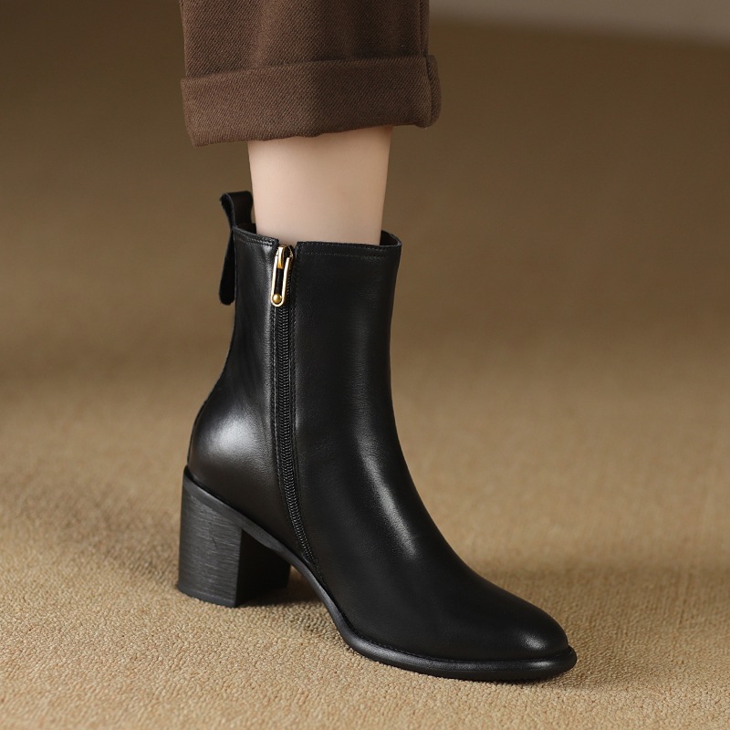 Retro British-style Dr Martens Boots With A Round Toe And Chunky Heel foto 2